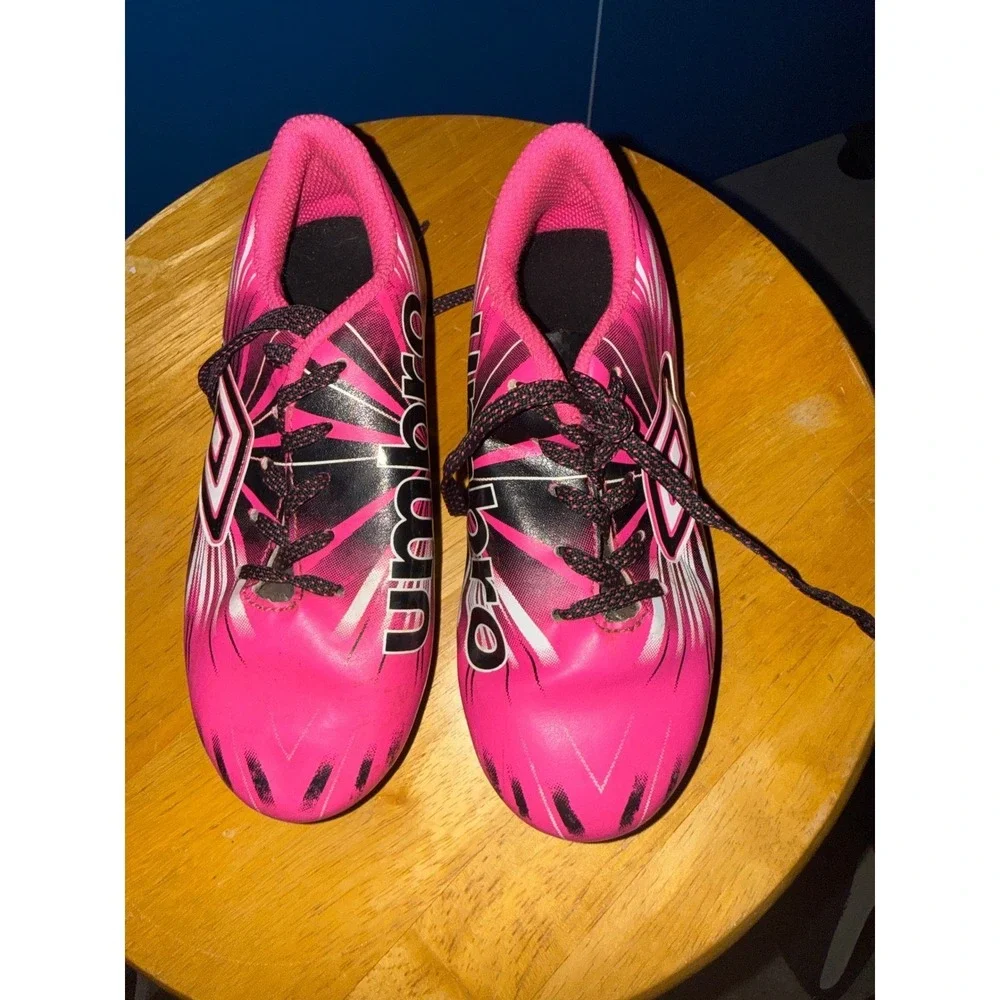 Umbro Girls Soccer Cleats Pink Black Graphic Athletic Shoes Size 11K UMBYP17-PNK